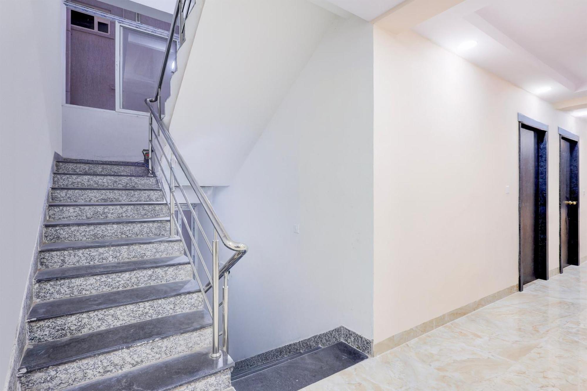 Super Townhouse Mvp Sector With Kailasagiri Hill View Pedda Waltair Exterior foto